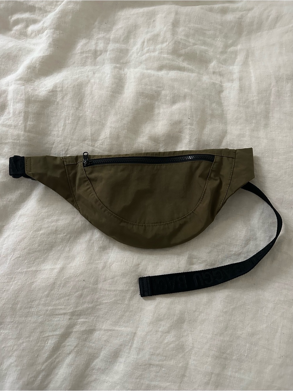 BAGGU Olive Green Crossbody Belt Bag with Black Strap